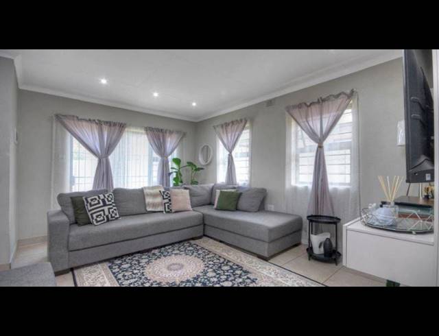 3 BEDROOM HOUSE FOR SALE IN LEOPARD’S REST